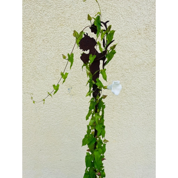 Elf 30cm na piku 110cm dekoracja figurka do ogrodu doniczka ozdoba bluszcz